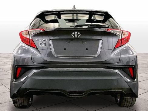 Used 2019 Toyota C-HR XLE FWD image 4