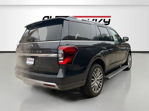 Used 2024 Ford Expedition Limited image 7
