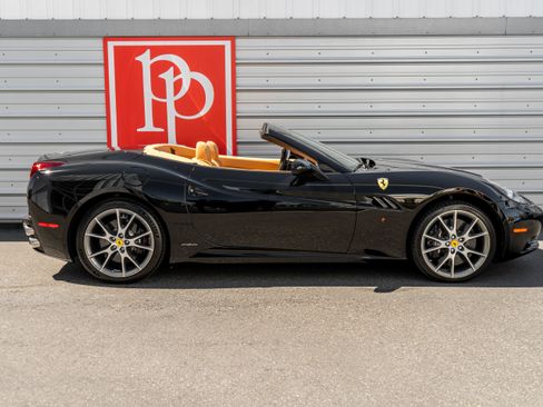Used 2011 Ferrari California RWD image 41