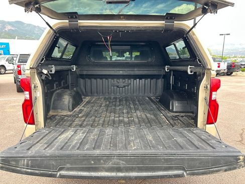 Used 2023 Chevrolet Silverado 1500 LT Trail Boss w/ LT Trail Boss Premium Package AWD/4WD image 5