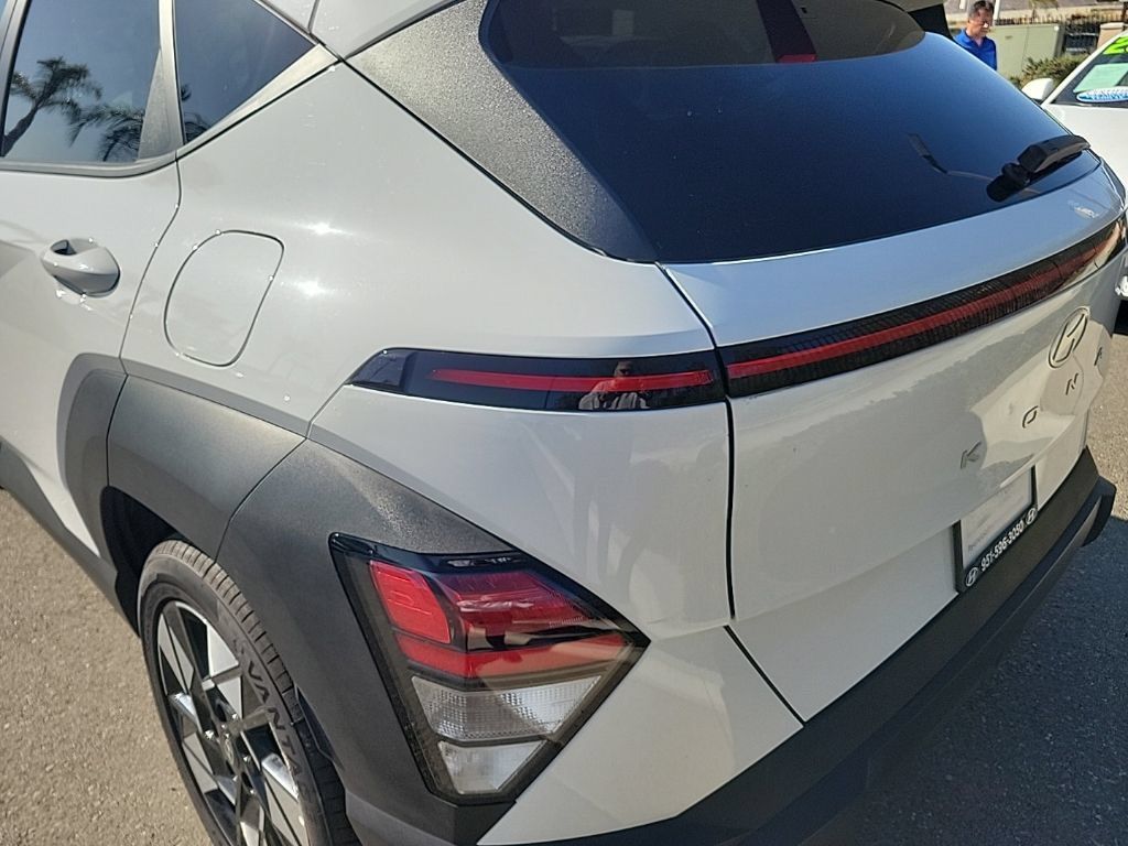 Certified 2025 Hyundai Kona SEL FWD image 9