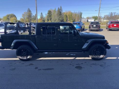 Used 2024 Jeep Gladiator Sport image 5