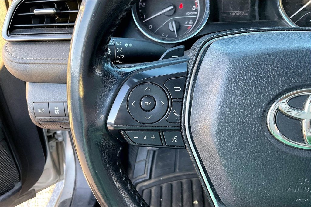 Used 2020 Toyota Camry SE FWD image 11