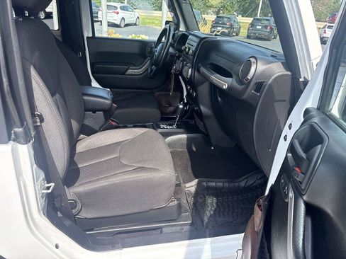 Used 2018 Jeep Wrangler Sport AWD/4WD image 11