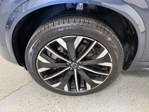 Used 2025 Volvo XC90 B6 Plus image 28