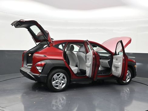 Used 2025 Hyundai Kona SE FWD image 33