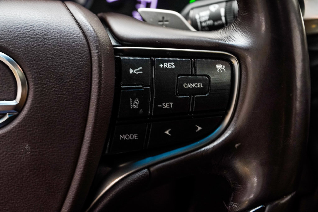 Used 2020 Lexus ES 300h Ultra Luxury FWD image 30