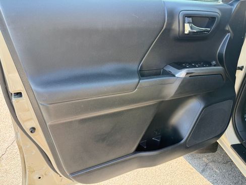 Used 2019 Toyota Tacoma TRD Sport w/ Technology Package AWD/4WD image 9