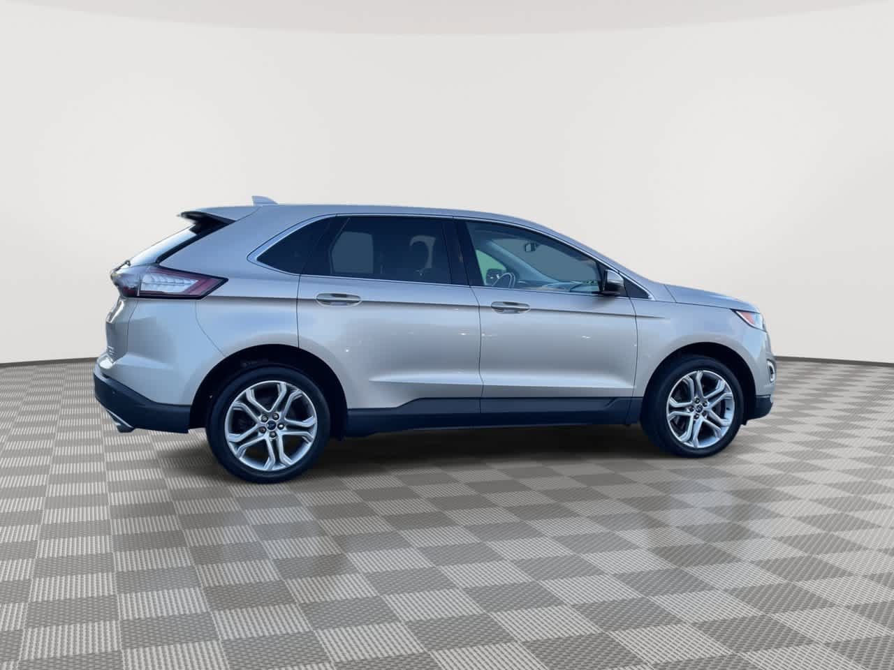 Used 2017 Ford Edge Titanium w/ Technology Package AWD/4WD image 9