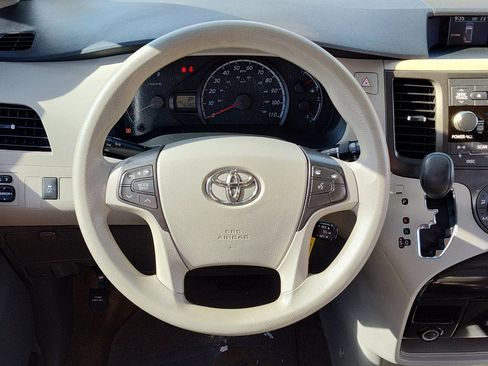 Used 2011 Toyota Sienna LE image 17