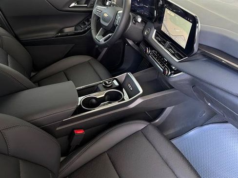 New 2026 Chevrolet Equinox LT w/ Convenience Package II FWD image 18