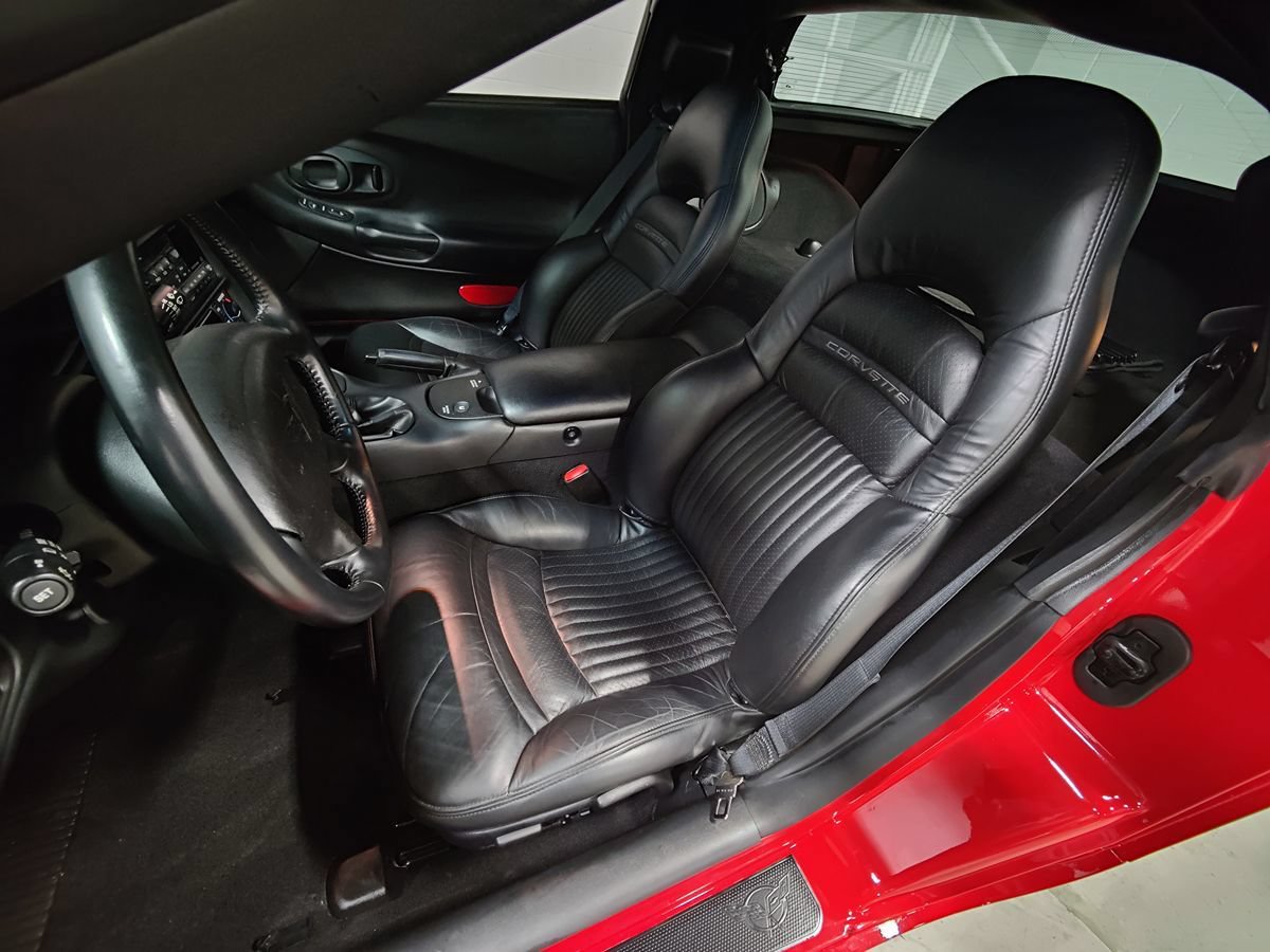 Used 2003 Chevrolet Corvette Coupe w/ Preferred Equipment Group RWD image 26