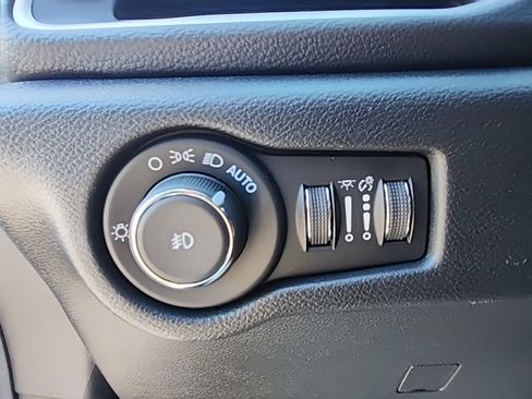 New 2026 Chrysler Pacifica Select FWD image 35