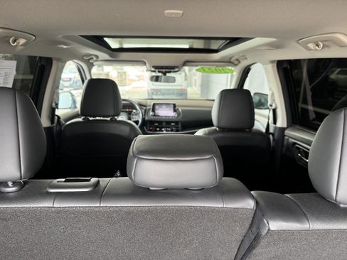 Used 2023 Nissan Rogue SV w/ SV Premium B Package image 9