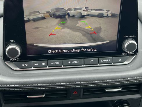 Used 2023 Nissan Rogue SV image 10