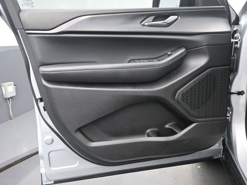 New 2025 Jeep Grand Cherokee L Laredo w/ Luxury Tech Group I image 12