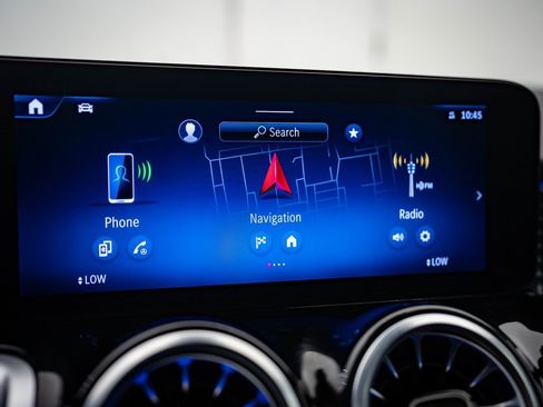 Used 2024 Mercedes-Benz GLB 250 4MATIC image 29