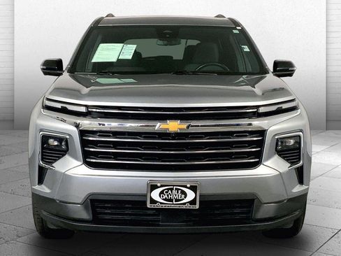 Used 2024 Chevrolet Traverse LT AWD/4WD image 2