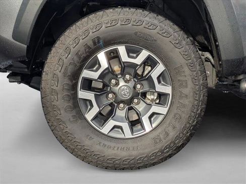 Used 2022 Toyota Tacoma TRD Off-Road image 20