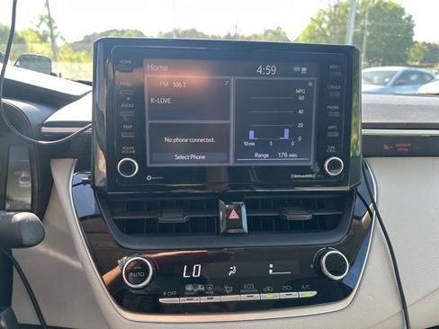 Used 2022 Toyota Corolla LE image 9