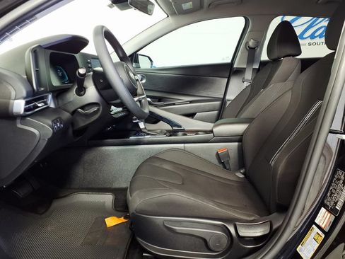 Used 2025 Hyundai Elantra Hybrid FWD image 9