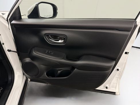 Used 2023 Honda HR-V LX image 32