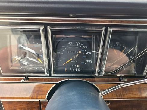 Used 1989 Lincoln Town Car Signature RWD image 19