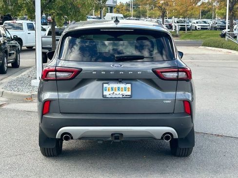 Used 2023 Ford Escape SE w/ Class II Trailer Tow Package image 4