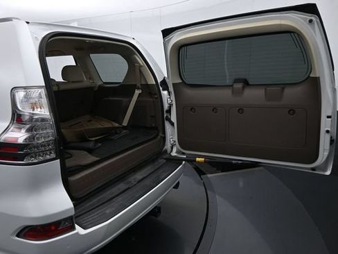 Used 2019 Lexus GX 460 Premium w/ Premium Package AWD/4WD image 26