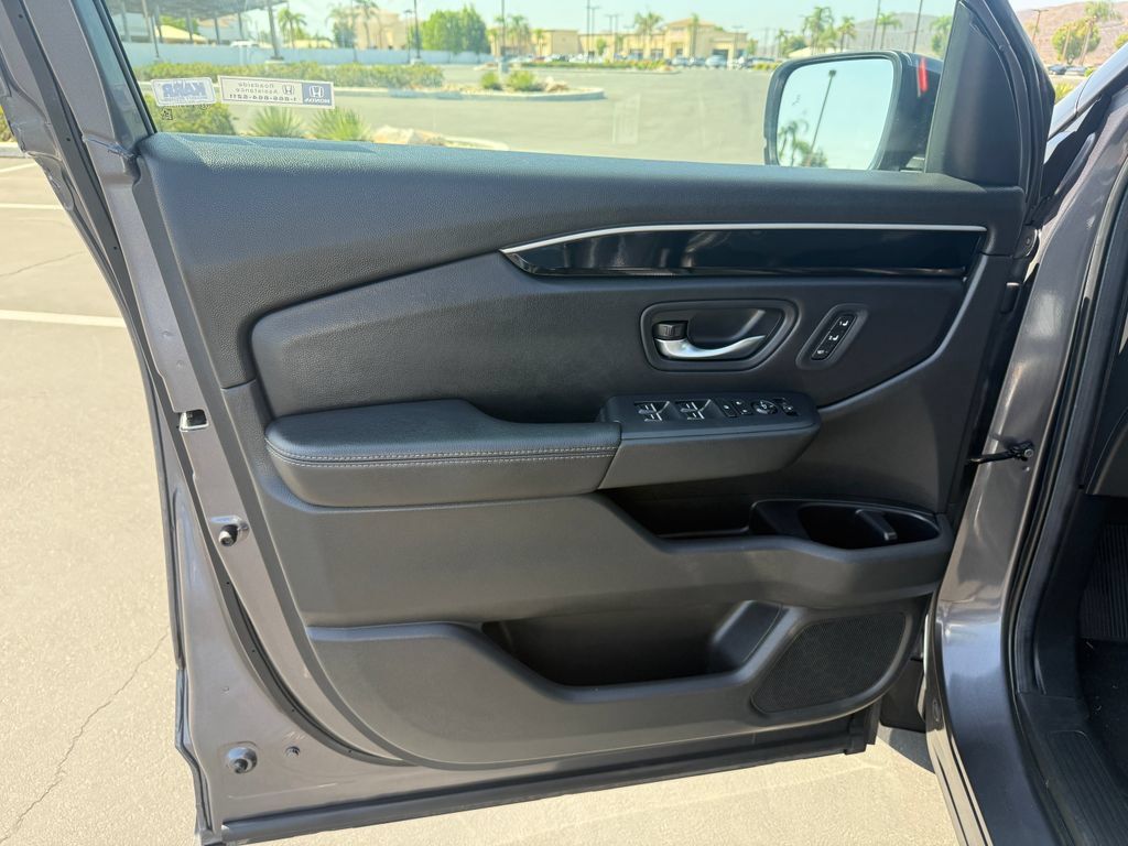 Certified 2025 Honda Pilot EX-L image 8