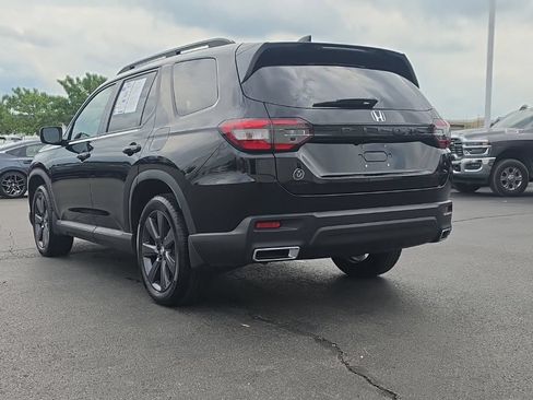 Used 2025 Honda Pilot Sport image 5