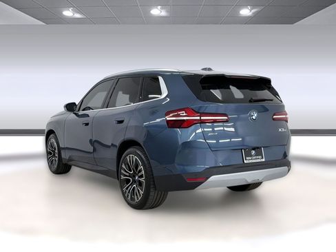 Used 2025 BMW X3 xDrive30i w/ Premium Package AWD/4WD image 3