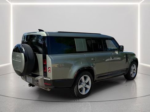 Certified 2025 Land Rover Defender 130 X-Dynamic SE image 5