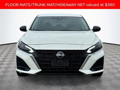 Used 2025 Nissan Altima 2.5 SV FWD image 2