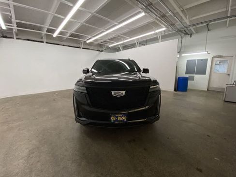 Used 2023 Cadillac Escalade Sport w/ LPO, ONYX Package AWD/4WD image 9