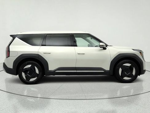 Used 2026 Kia EV9 Wind AWD/4WD image 4
