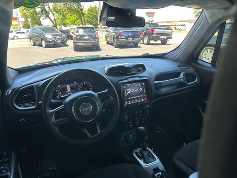 Used 2022 Jeep Renegade Latitude AWD/4WD image 4