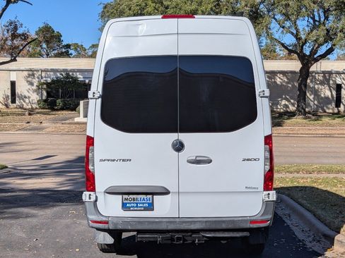 Used 2019 Mercedes-Benz Sprinter 144 image 6