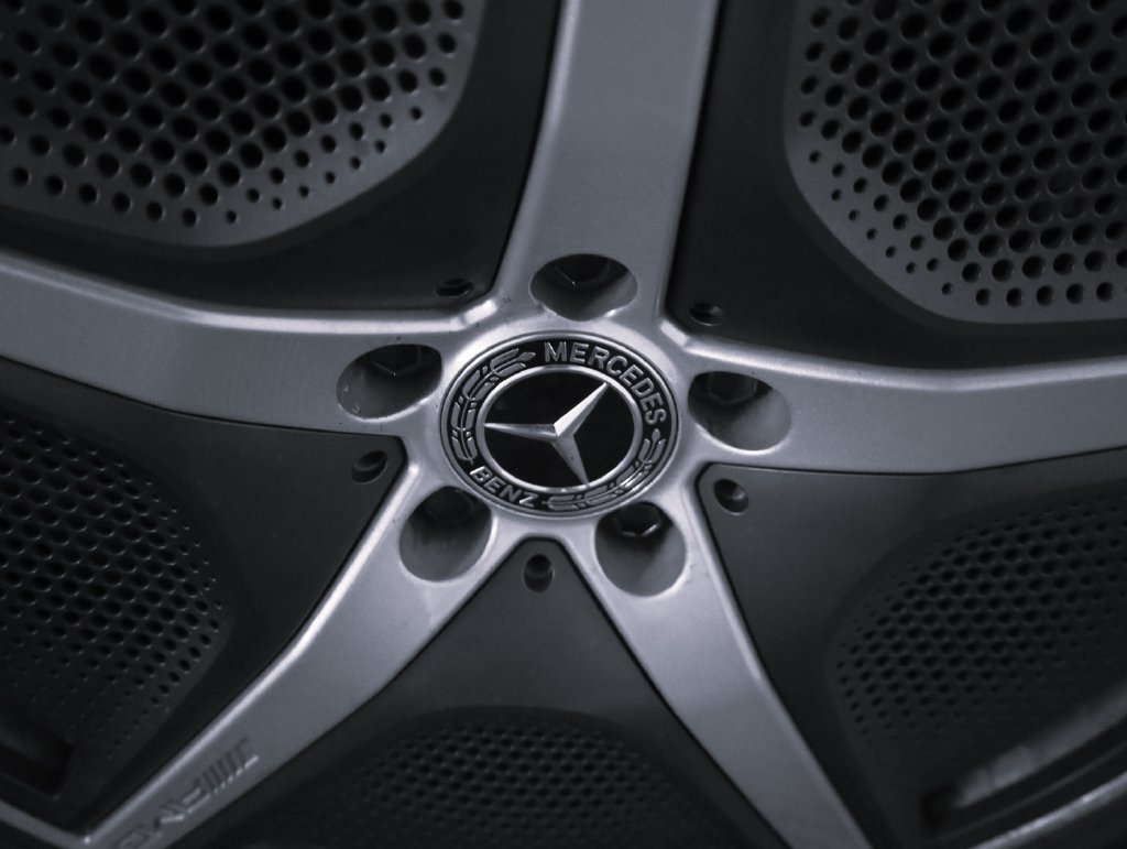 Used 2023 Mercedes-Benz EQE 350+ 4MATIC SUV w/ AMG Line Exterior Package image 8