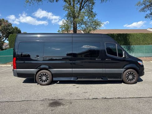 Used 2019 Mercedes-Benz Sprinter 170 w/ Driver Convenience Package image 9