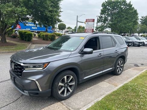 Used 2023 Honda Pilot Elite image 4