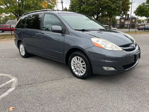Used 2009 Toyota Sienna XLE image 3