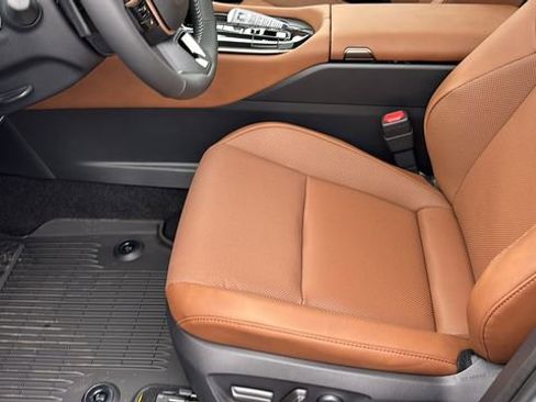 New 2025 Toyota Crown Signia w/ Advanced Technology Package image 29