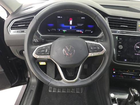 Used 2022 Volkswagen Tiguan SE image 8