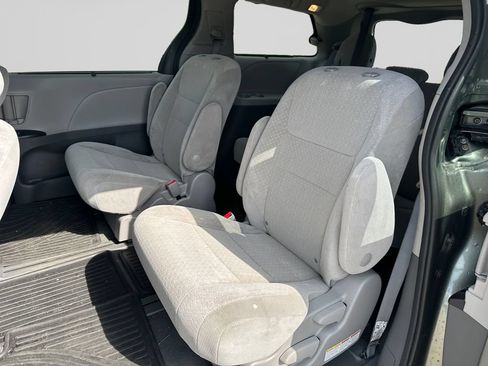 Used 2020 Toyota Sienna LE AWD/4WD image 9