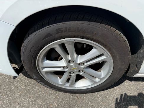 Used 2016 Chevrolet Cruze LT image 9