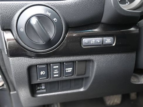 Used 2019 Nissan Titan SV w/ SV Convenience Package RWD image 12