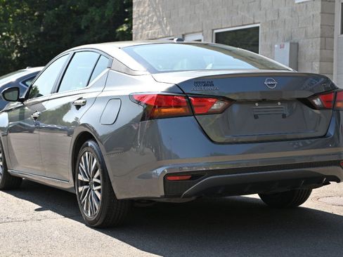 Used 2024 Nissan Altima 2.5 SV FWD image 3