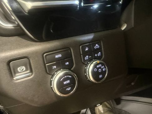 Used 2025 GMC Sierra 1500 SLT AWD/4WD image 39