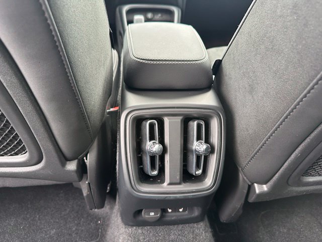 Used 2023 Volvo C40 P8 Recharge Ultimate AWD/4WD image 17